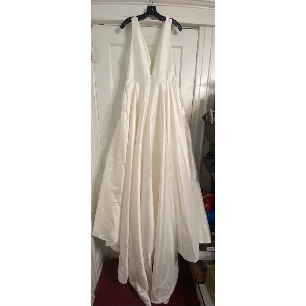 Lovely Bride Wedding Dress - Picture 3 of 10